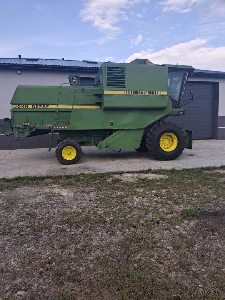 John Deere    1174