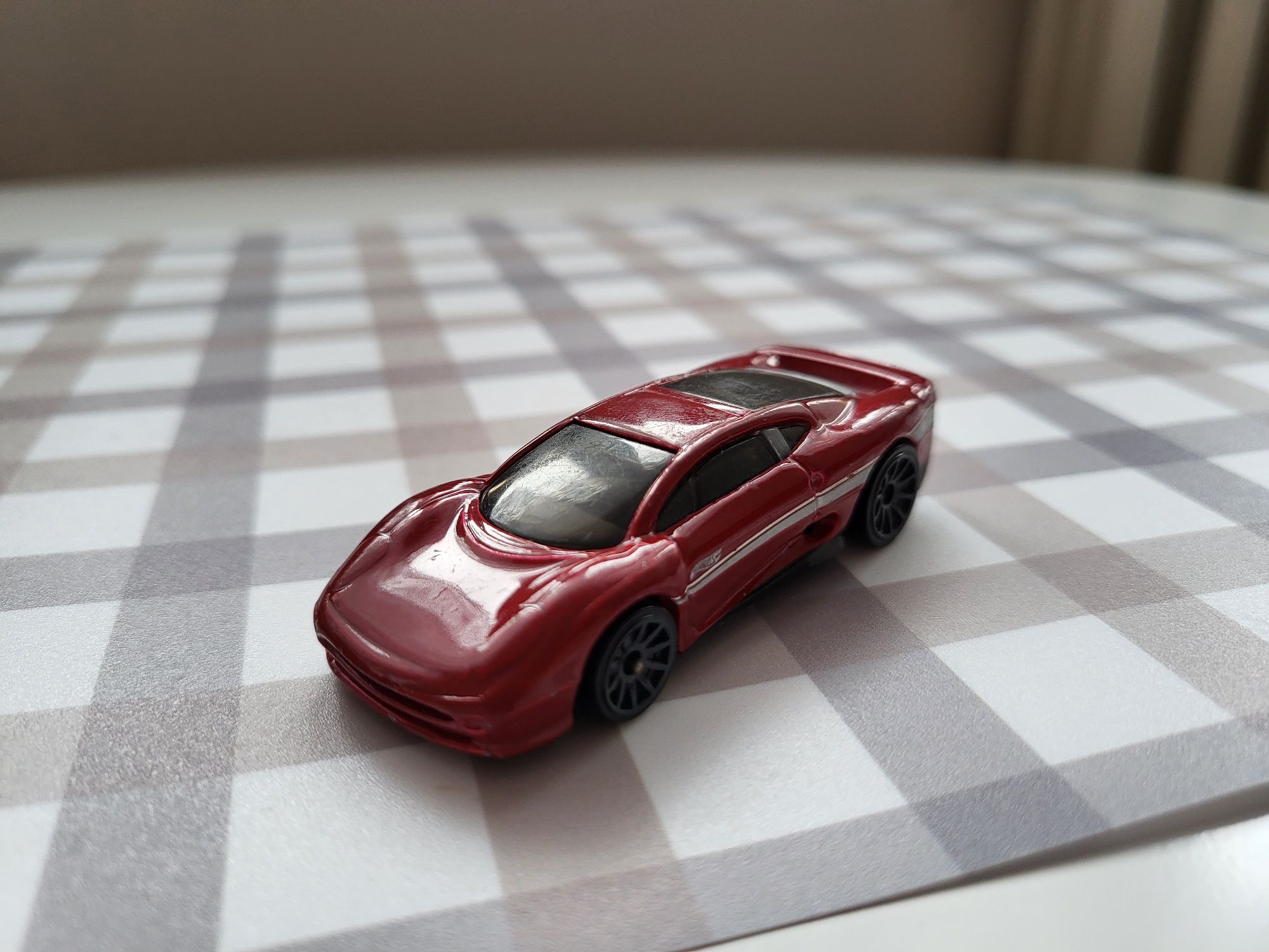 Hot Wheels Jaugar XJ220 1:64