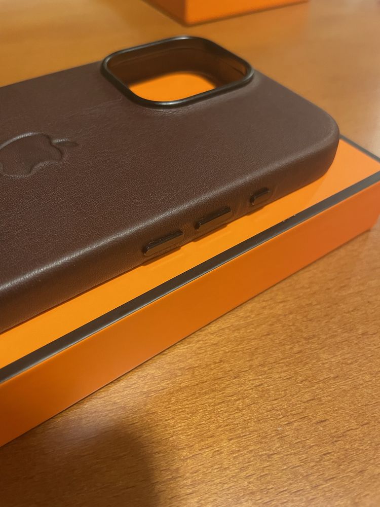 15 Pro Max - Capa artesanal em Pele com MagSafe