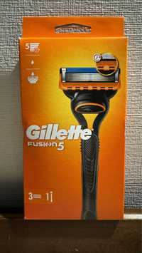 Бритва Gillette Fusion5 з 4 змінними картриджами