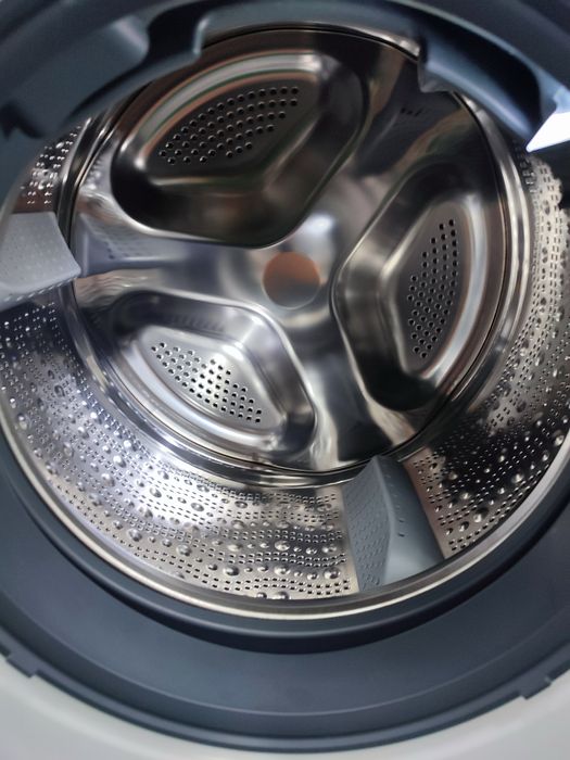 Нова прально-сушильна машина BOSCH Serie 8 Wash&Dry Hybrid FlexAir 9/6