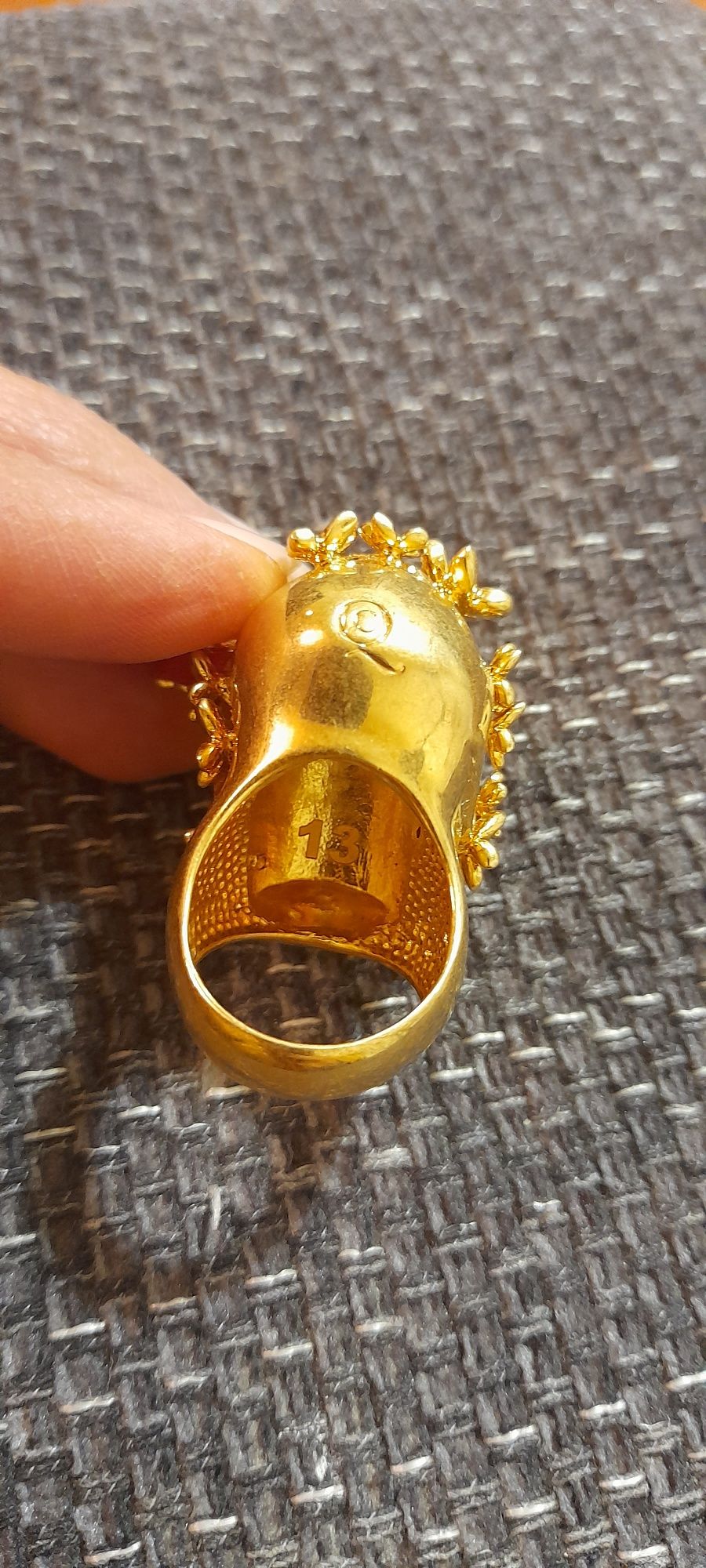 Anel dourado Alexander Mcqueen