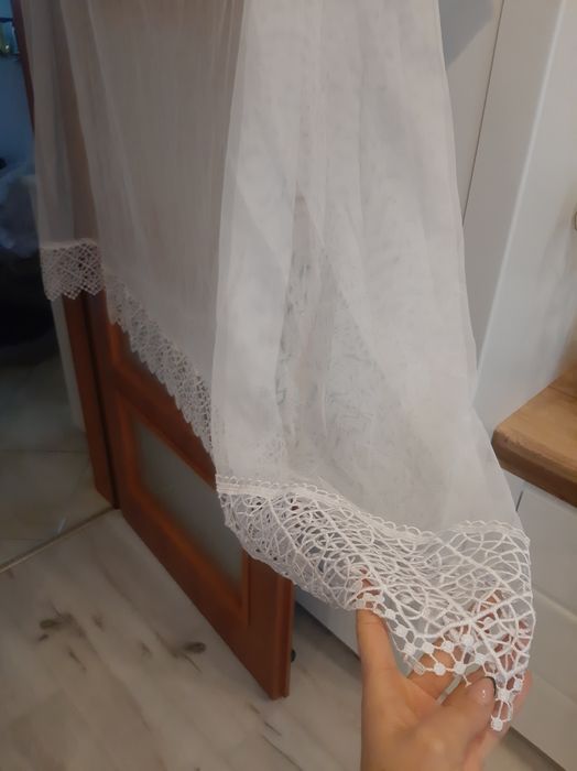Sprzedam śliczna biala firankę z gipiurą dl. 155-160, 3 m