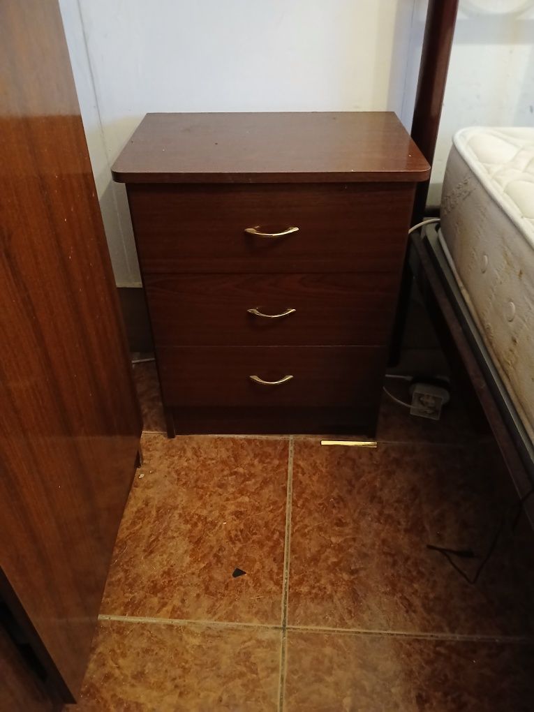 Mobilia de quarto de casal completa