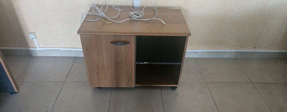 Secretaria de canto em castanho cor mel