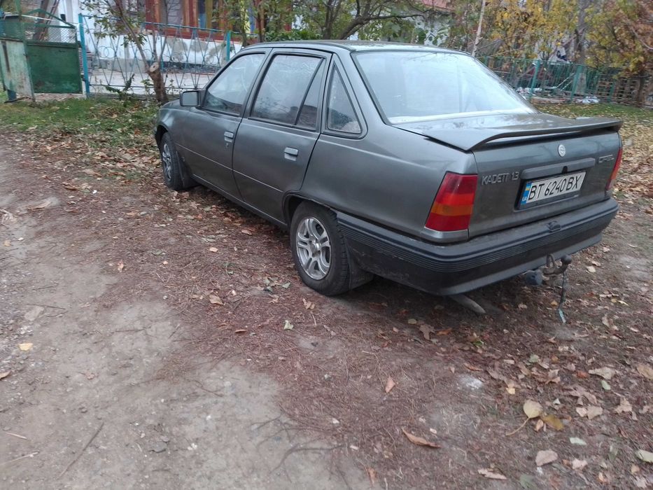 Опель кадет 1.3 газ бензин