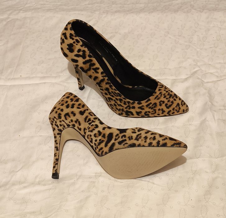 Czółenka 39, wzór panterka, jak nowe.