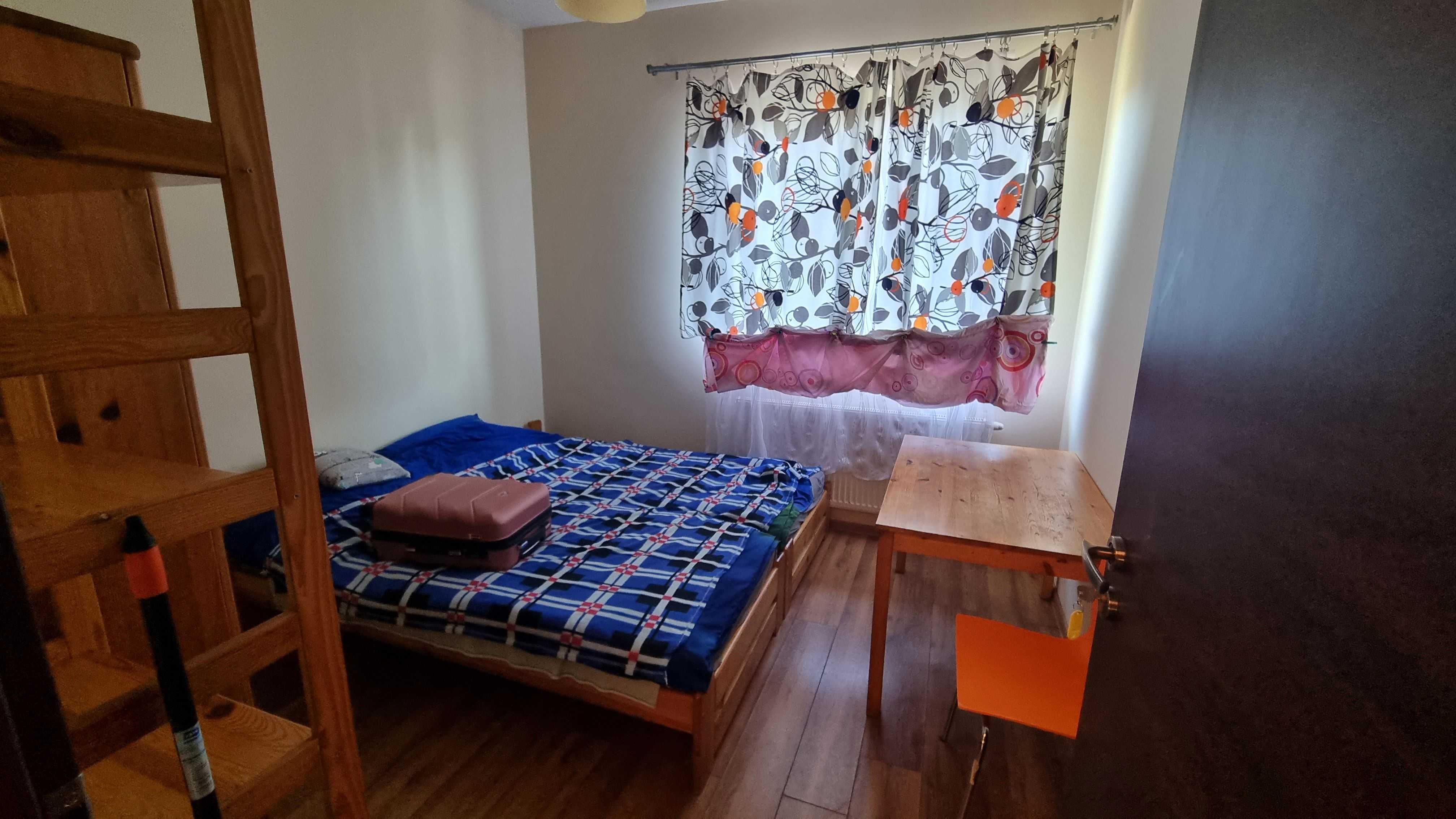 Hostel z ogrodem i grillem