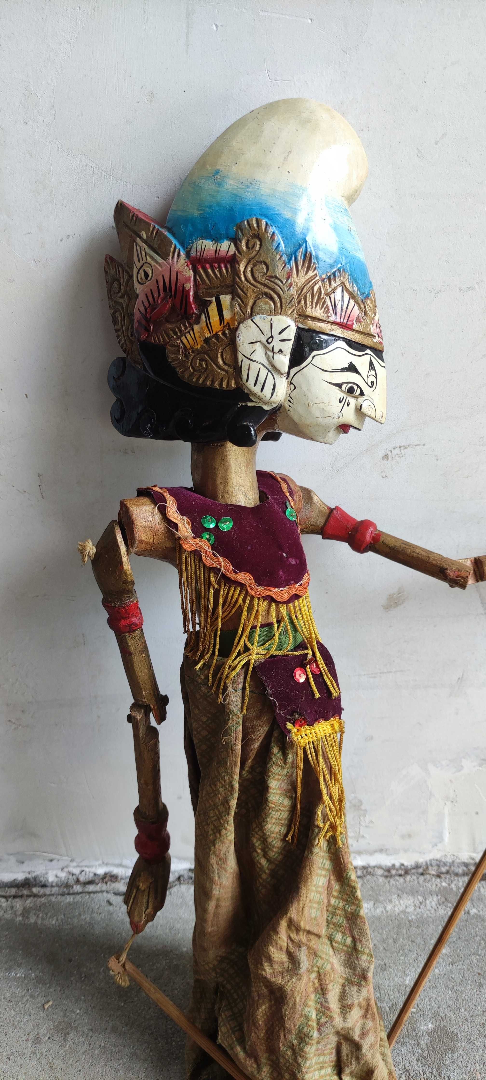 Antyczna lalka teatralna Wayang golek