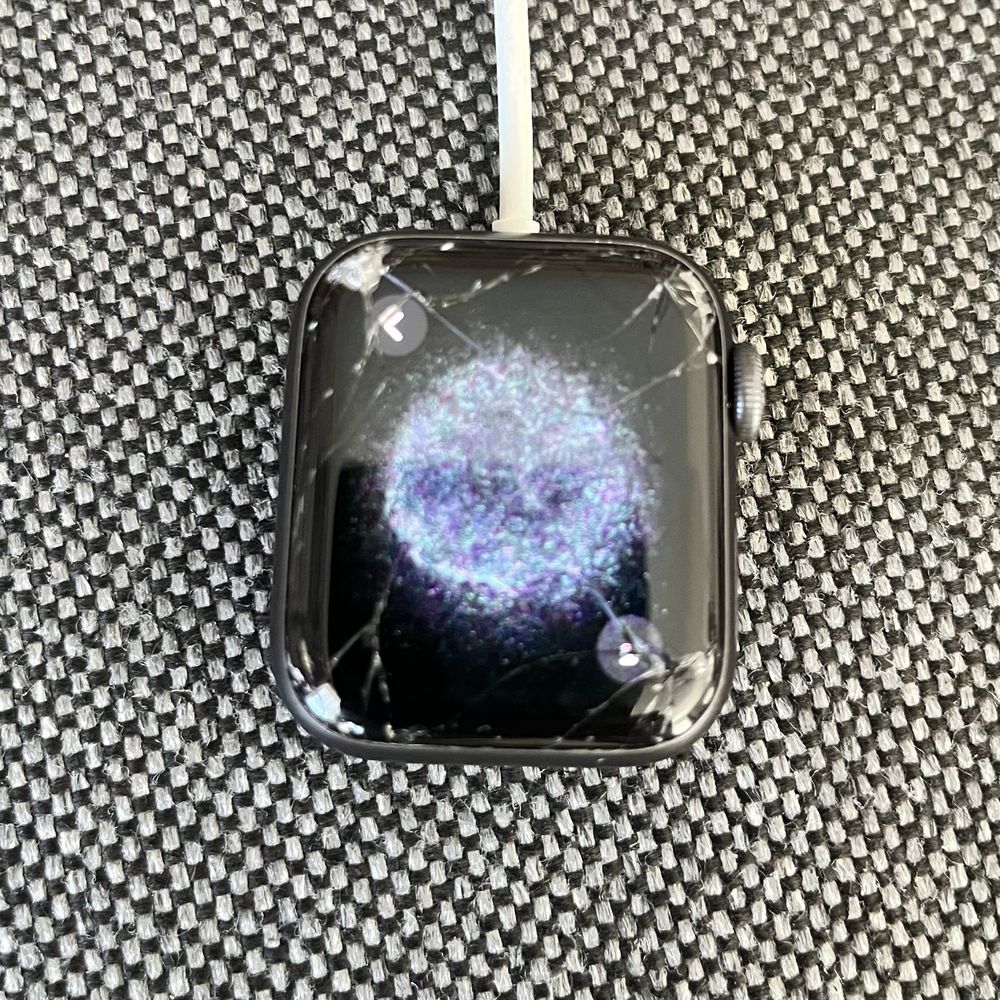 Apple Watch Nike SE 40 mm - zbita szybka, sprawny technicznie