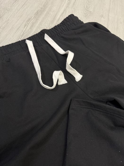 Чорні широкі штани