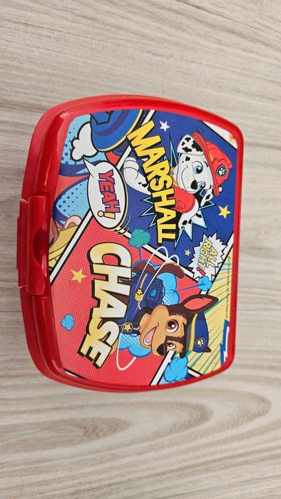 Śniadaniówka czerwona