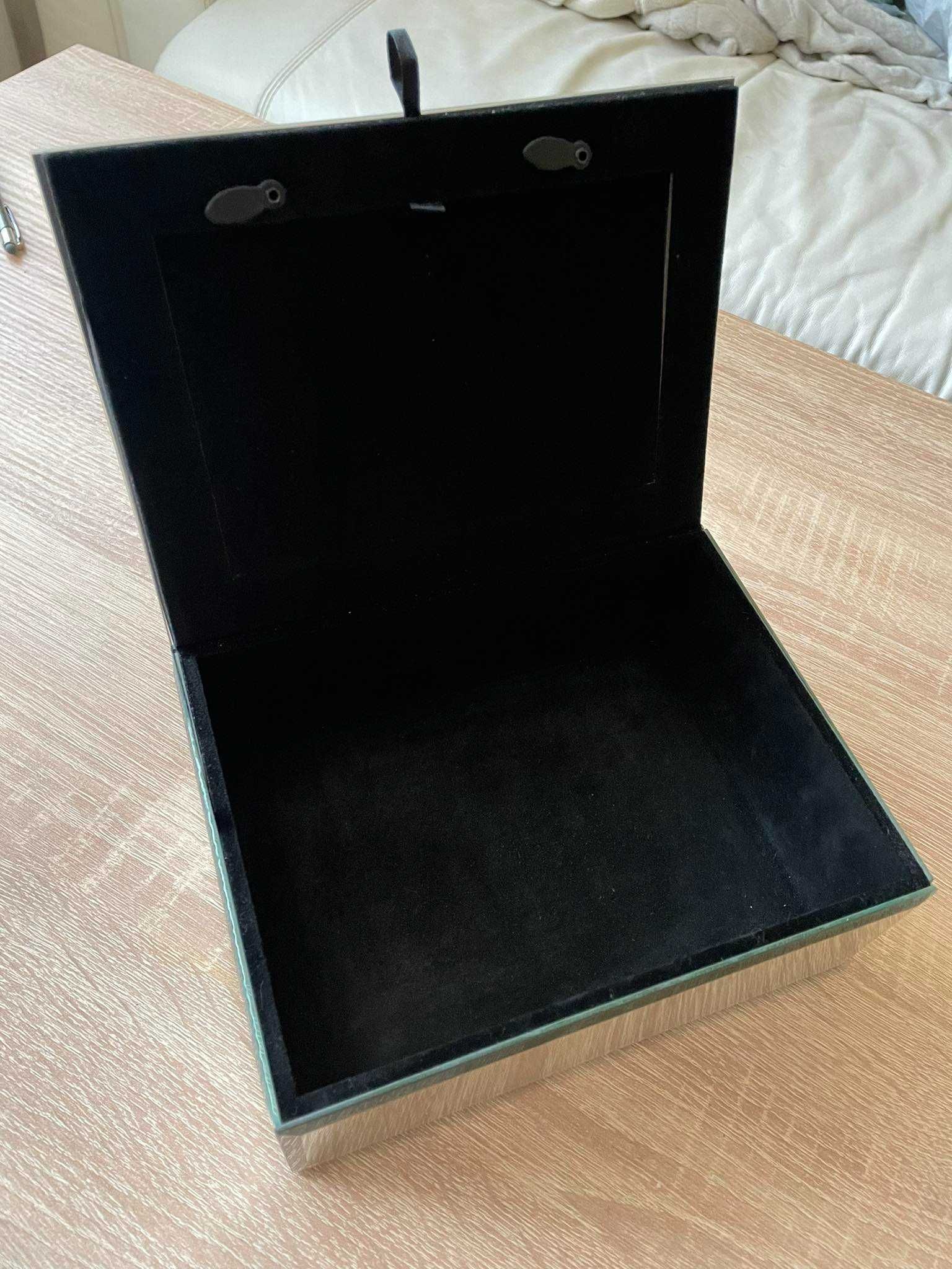 Szklana szkatułka z ramką na zdjęcie
