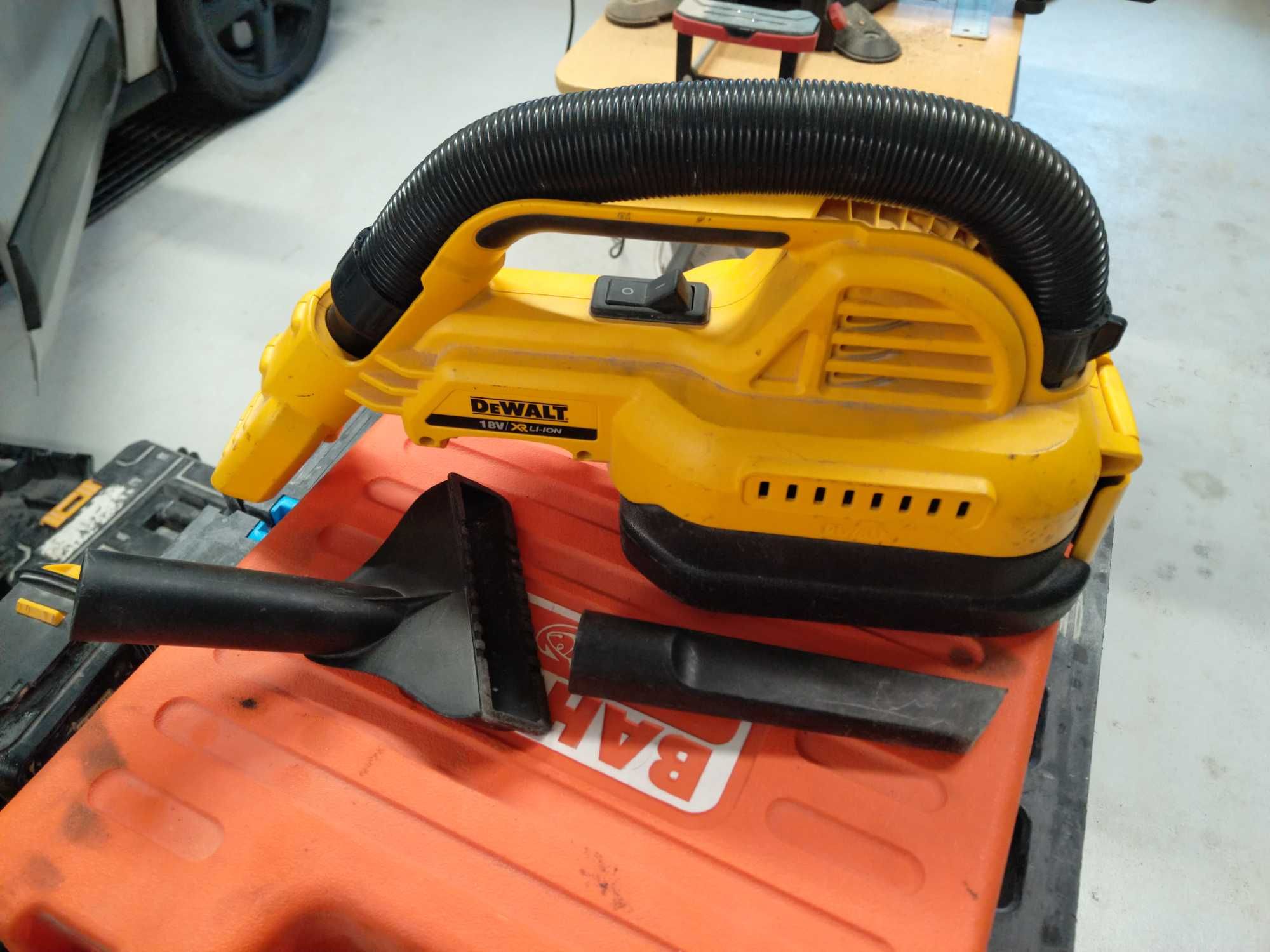 Odkurzacz DeWalt DCV517N