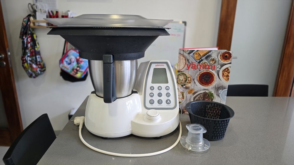 Yammi 2 com acessórios e livro