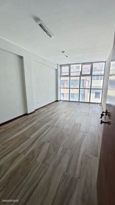 Escritório / 20 m2 / Rua Brito Capelo / Matosinhos