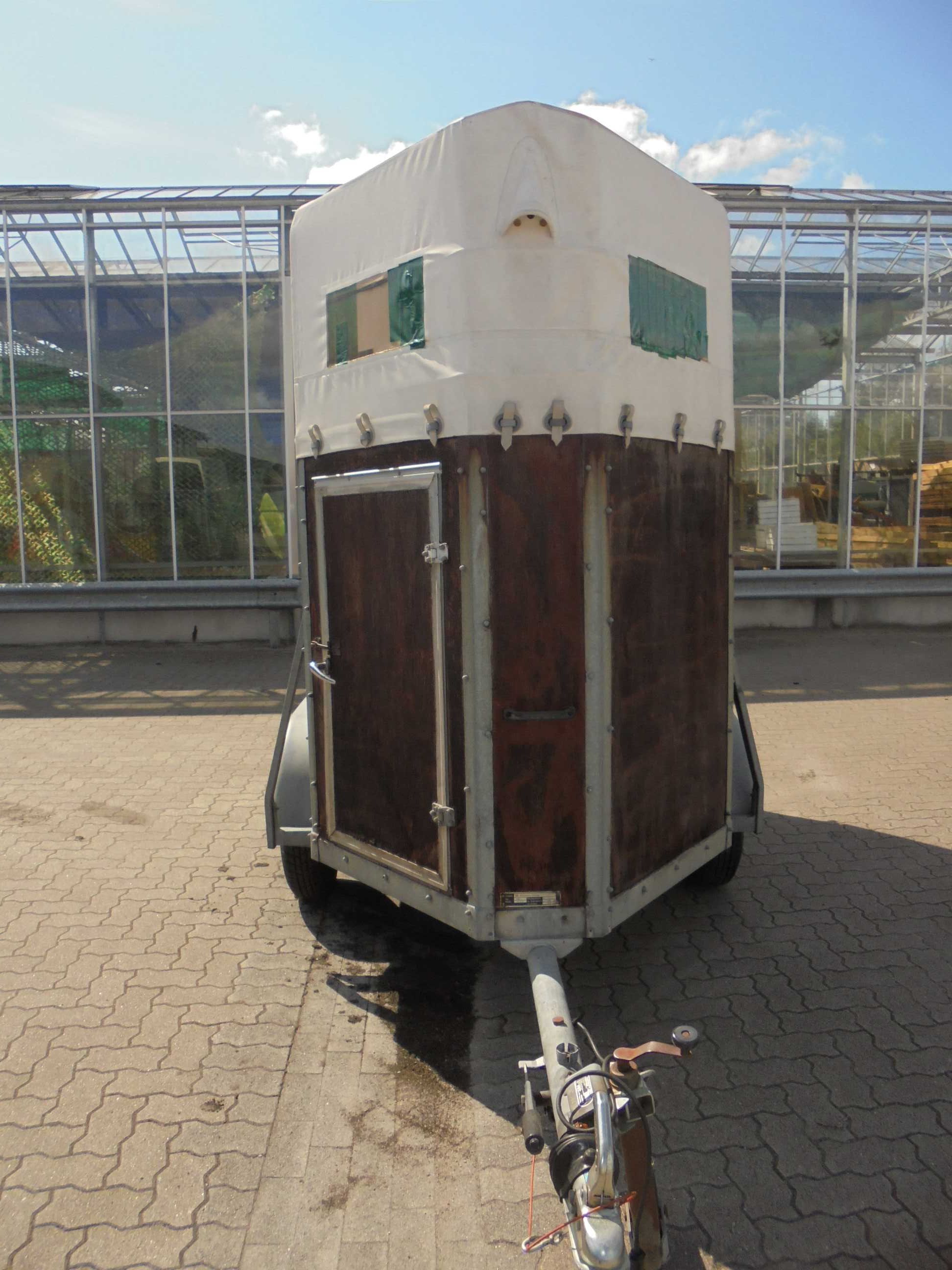 Witam sprzedam Bockannke 1/2 do koni Dmc 1300 kg na kat B