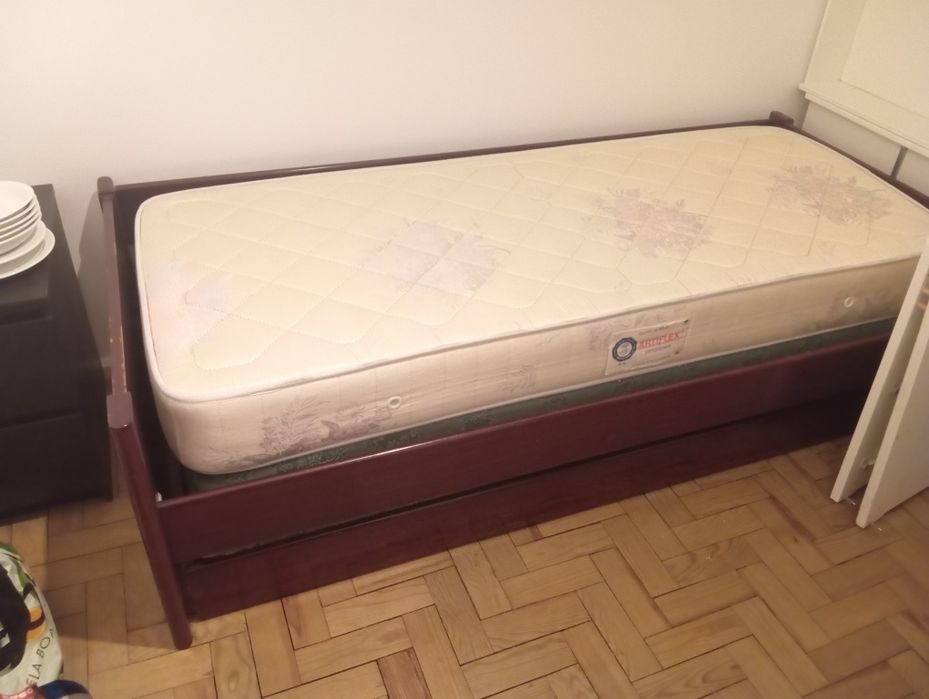 Cama madeira maciça e segunda cama gaveta, com colchões