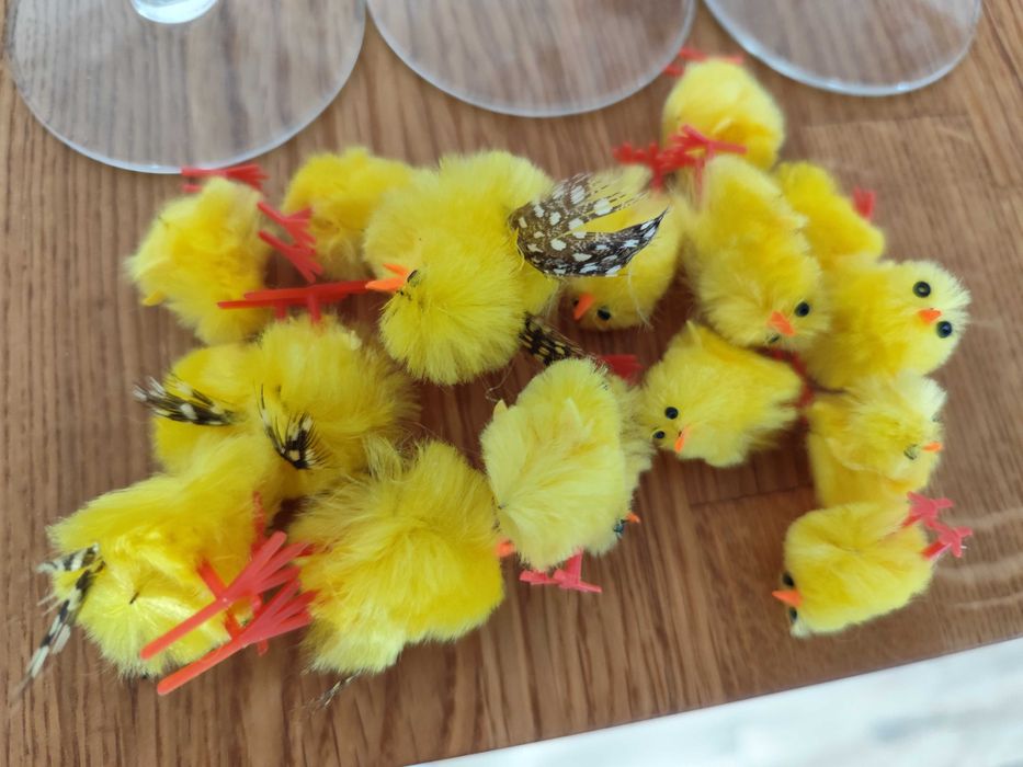 Kurczaki wielkanocny koszyk