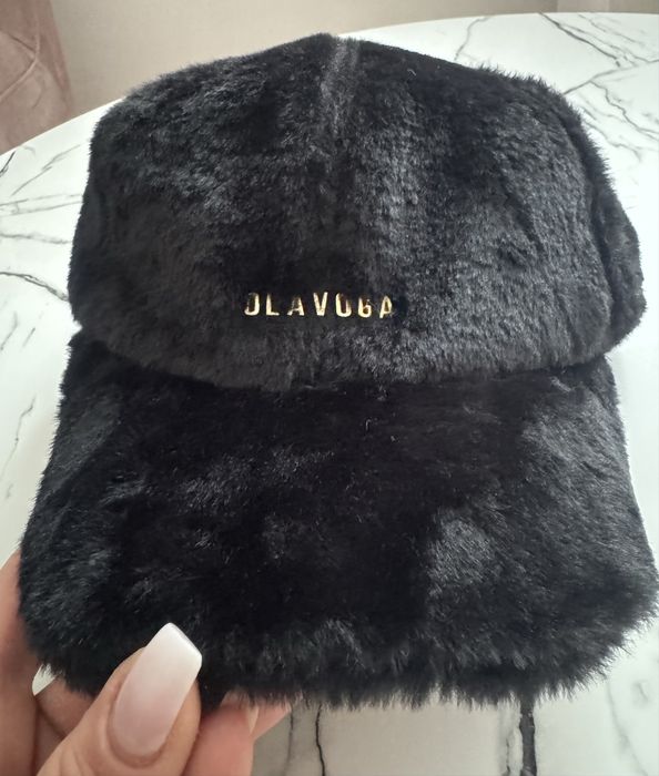 Nowa futrzana czapka z daszkiem