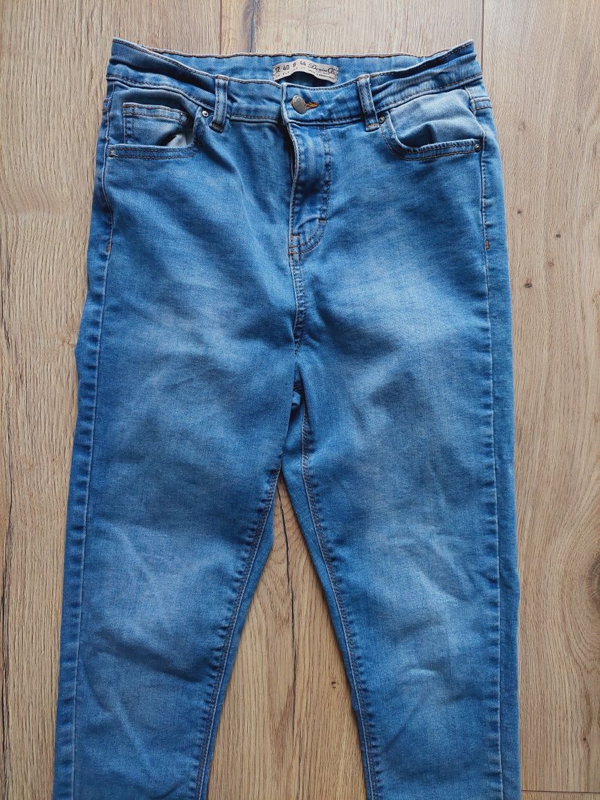 Jasnoniebieskie dżinsy denim co 40