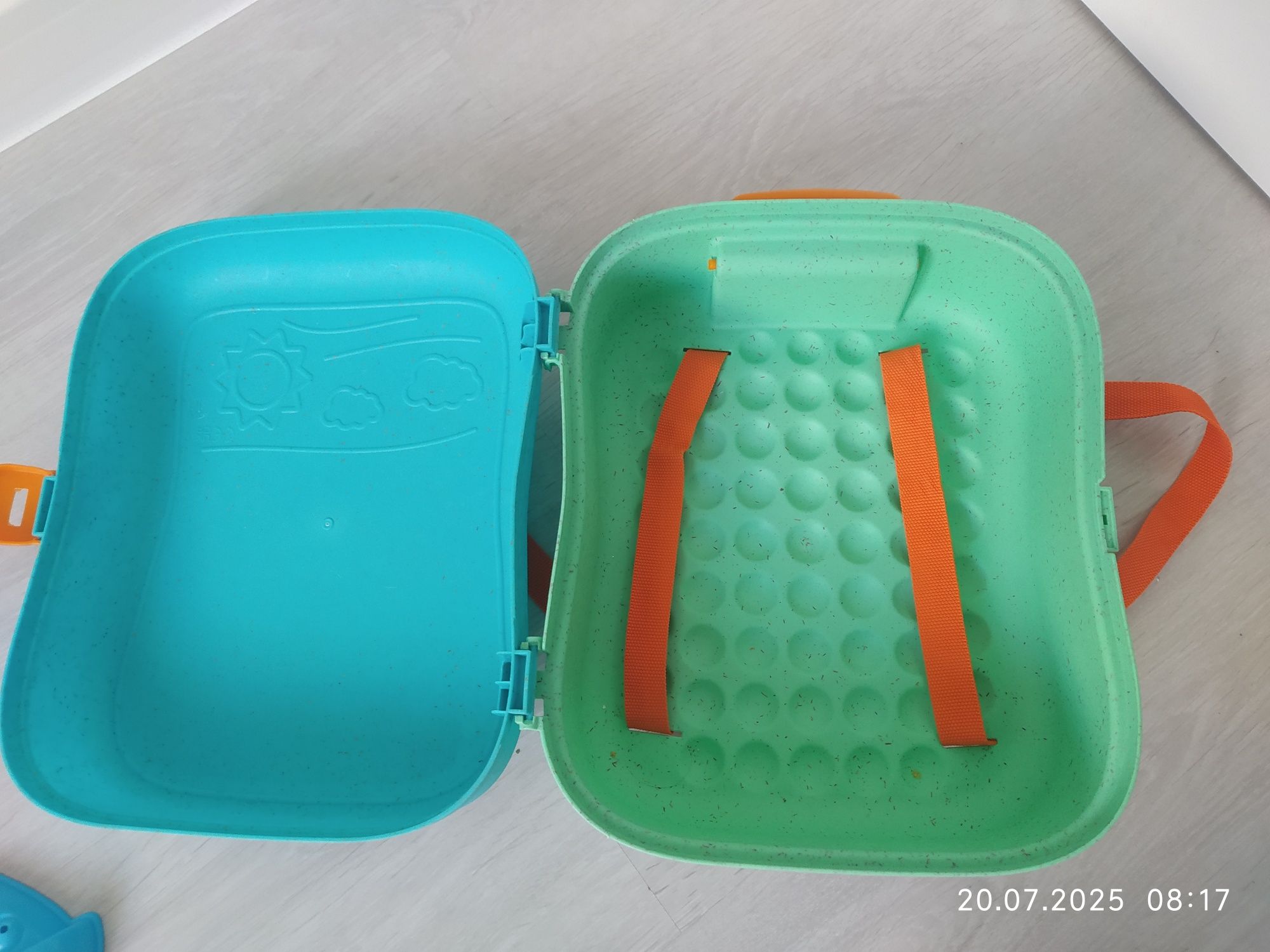 Zabawki do piasku + plecak + pistolet na wodę