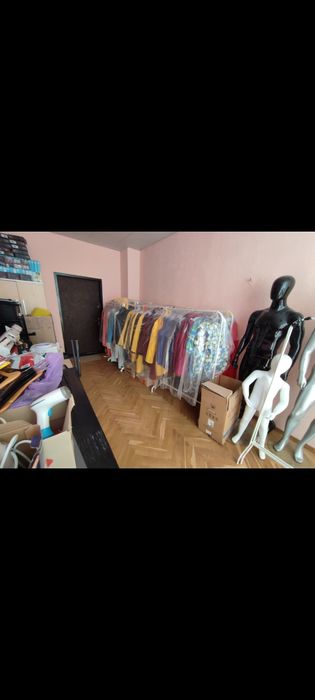 «Два офіси в одному: 70 м², метро 2 хвилини пішки!