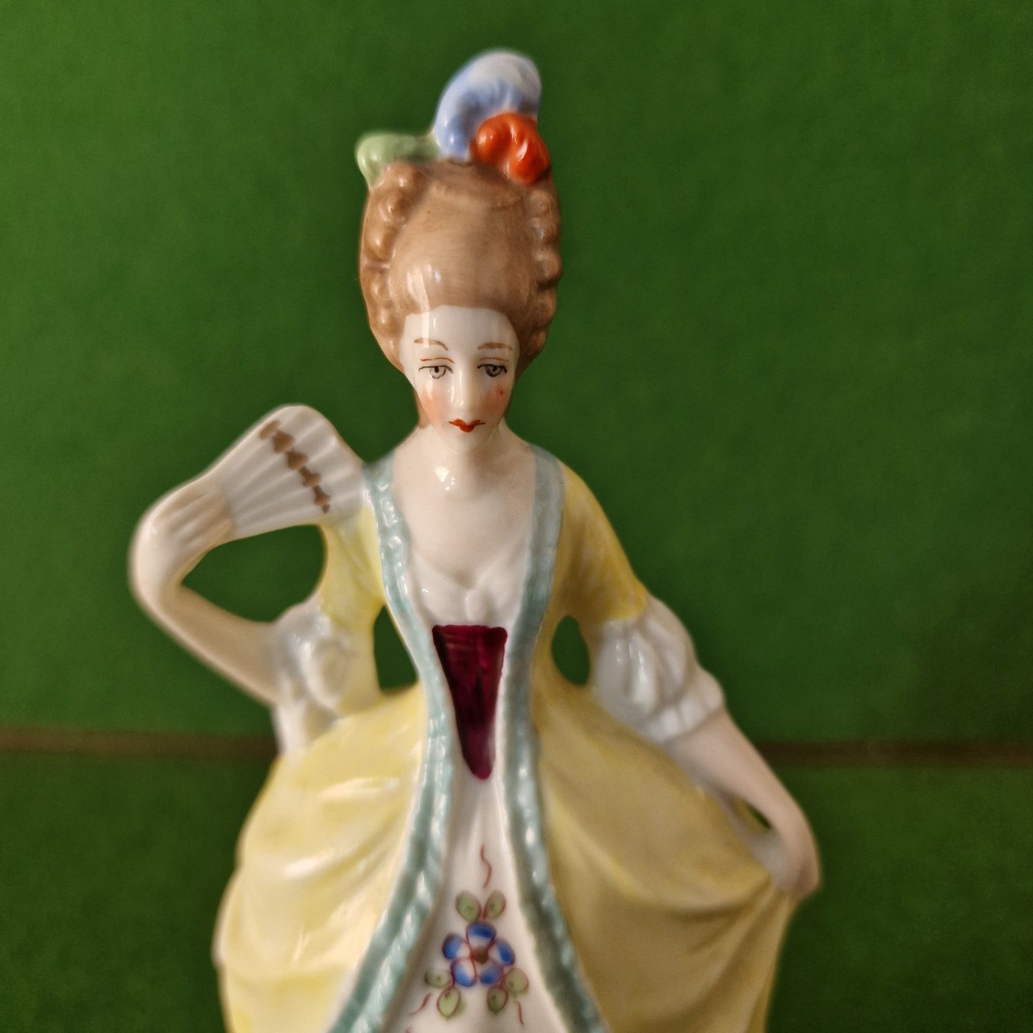 Figura de dama em porcelana Alemã - Sitzendorf