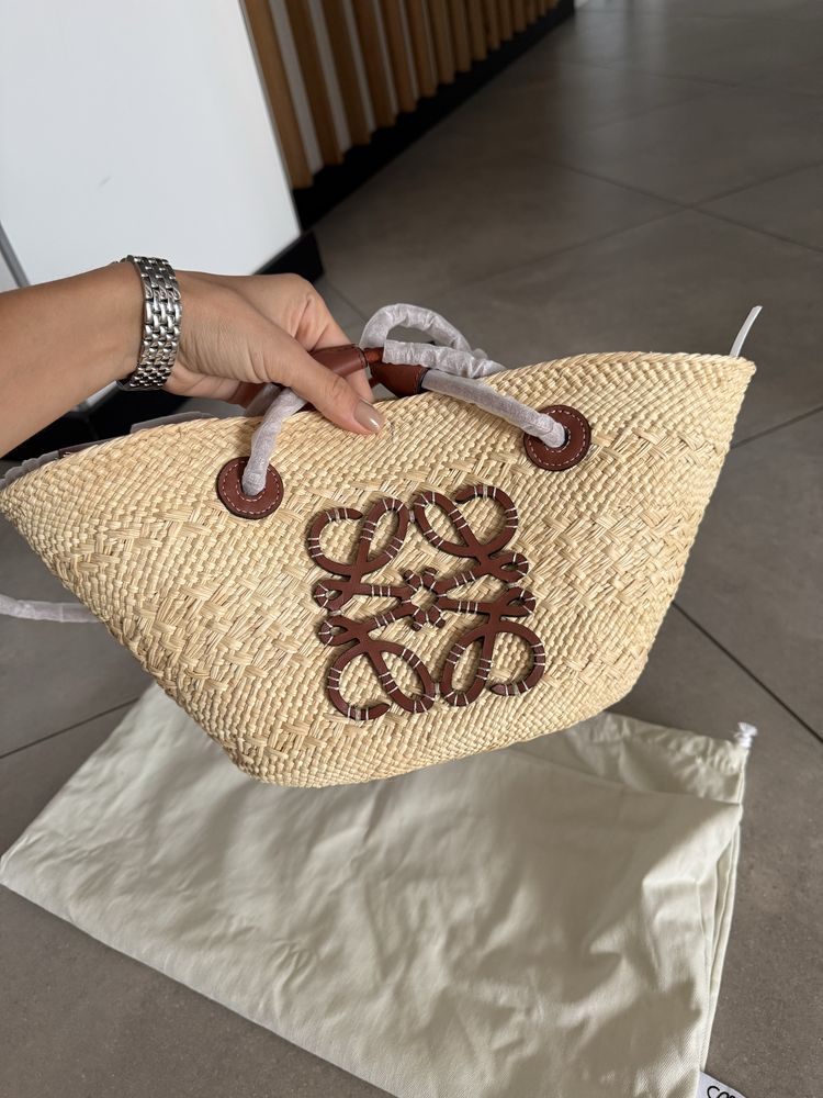 Соломʼяна сумка Loewe