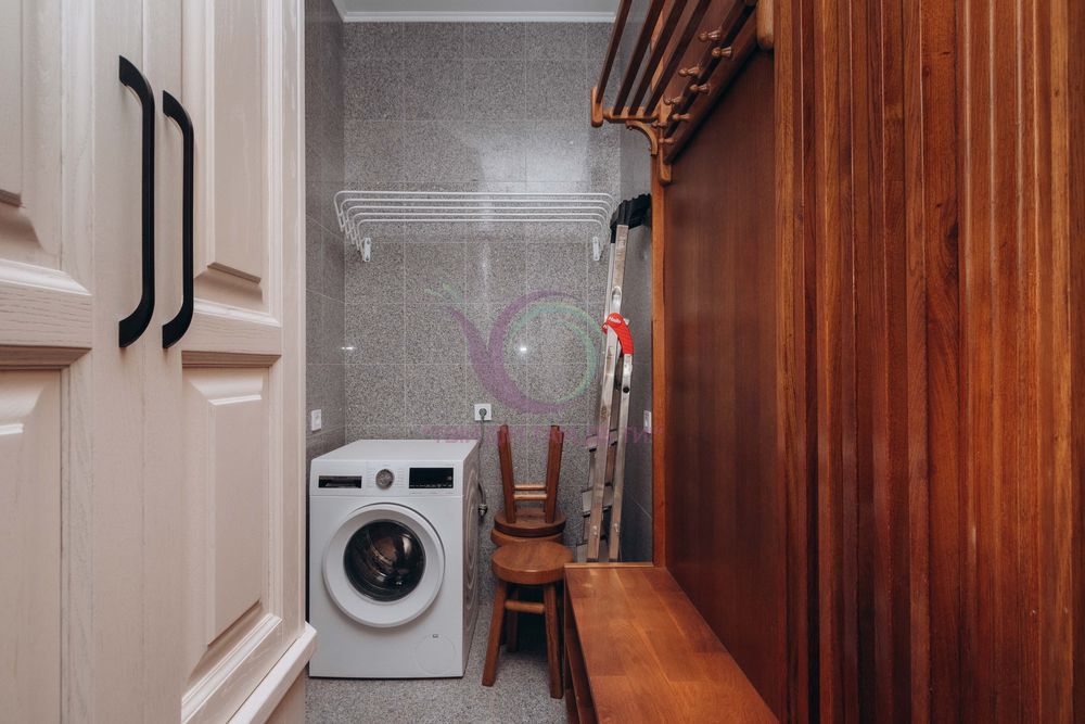 Здається в оренду будинок на 3 поверхи по вул. Достоєвського