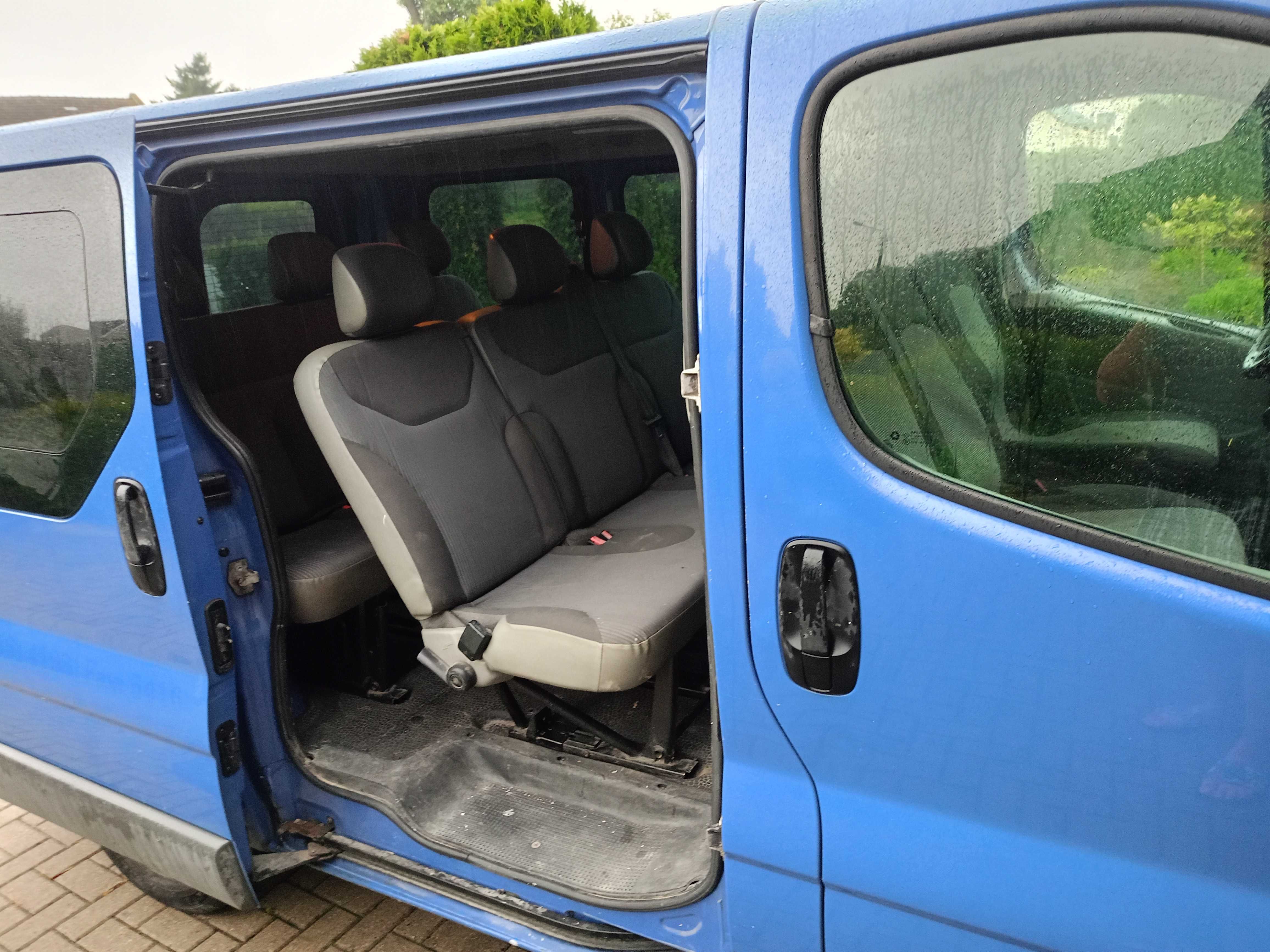 Nissan primastar 9 osobowy 2004 rok