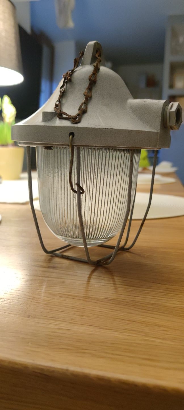 Lampa przemysłowa lata 60-70