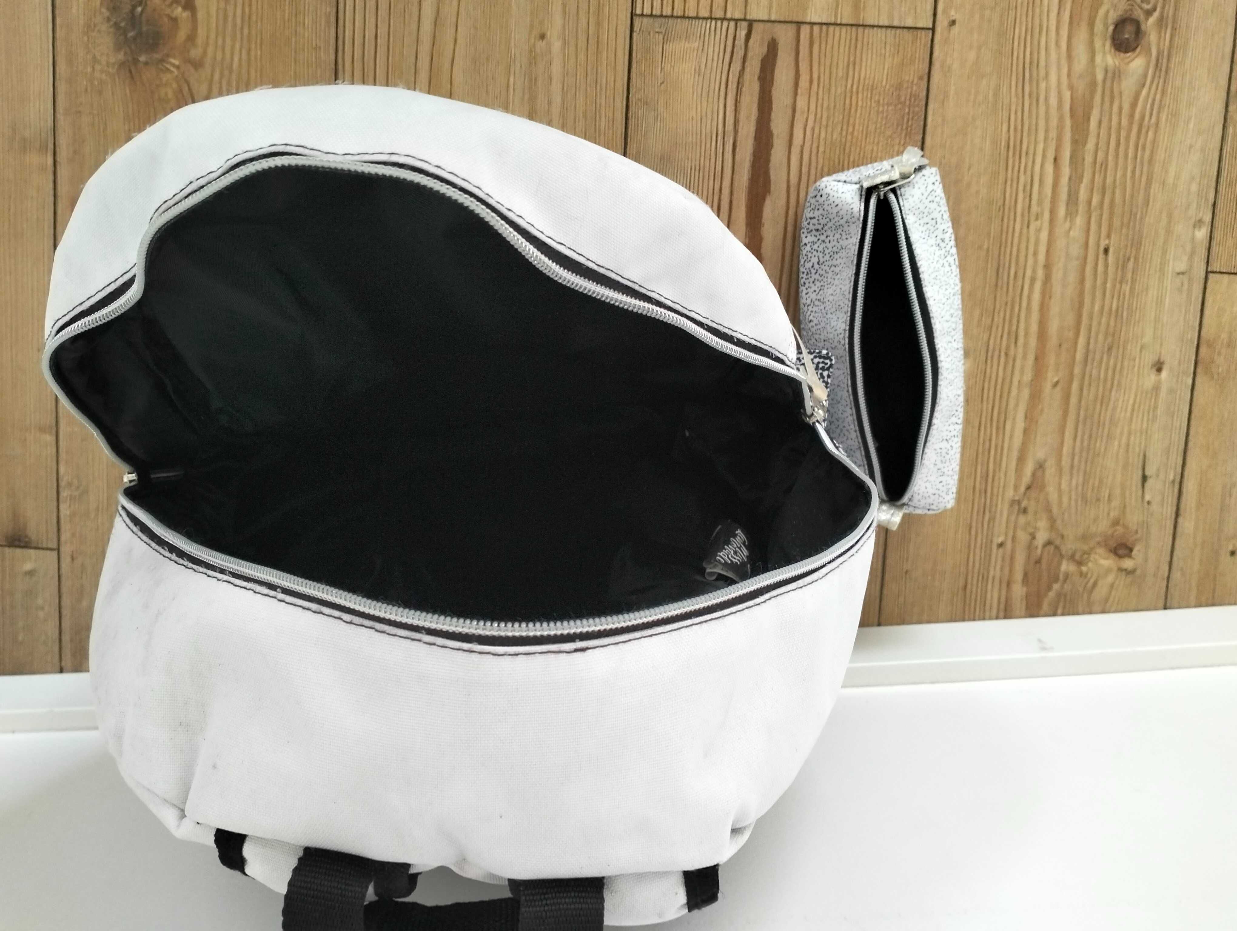 Mochila + estojo + dossier