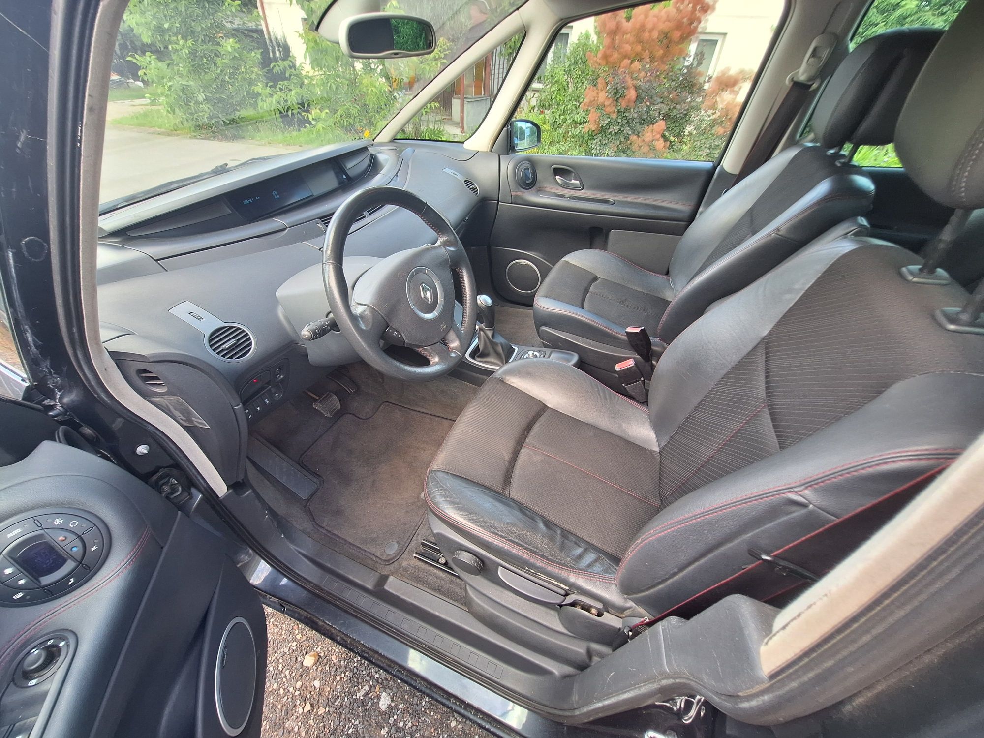 Renault Grand Espace lift 2.0T 170KM Automat 7 foteli Monitory