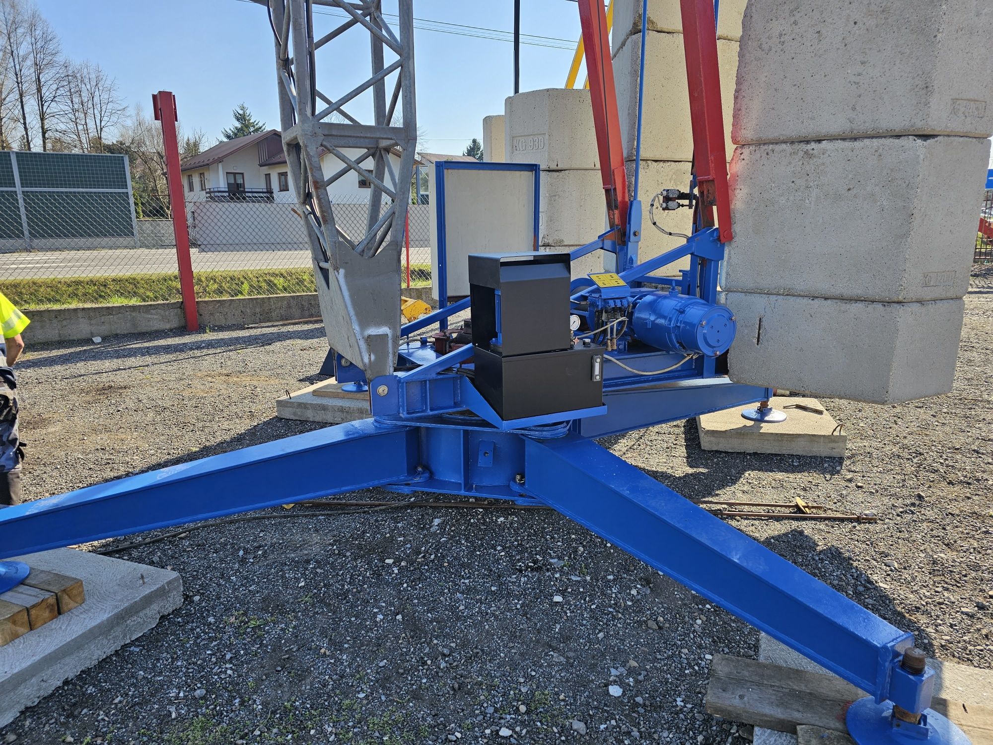 Żuraw dolnoobrotowy 26m 1600 kg żuraw szybkomontujący UDT