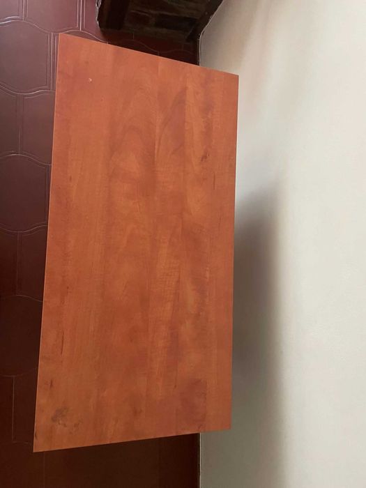 Secretária com prateleiras