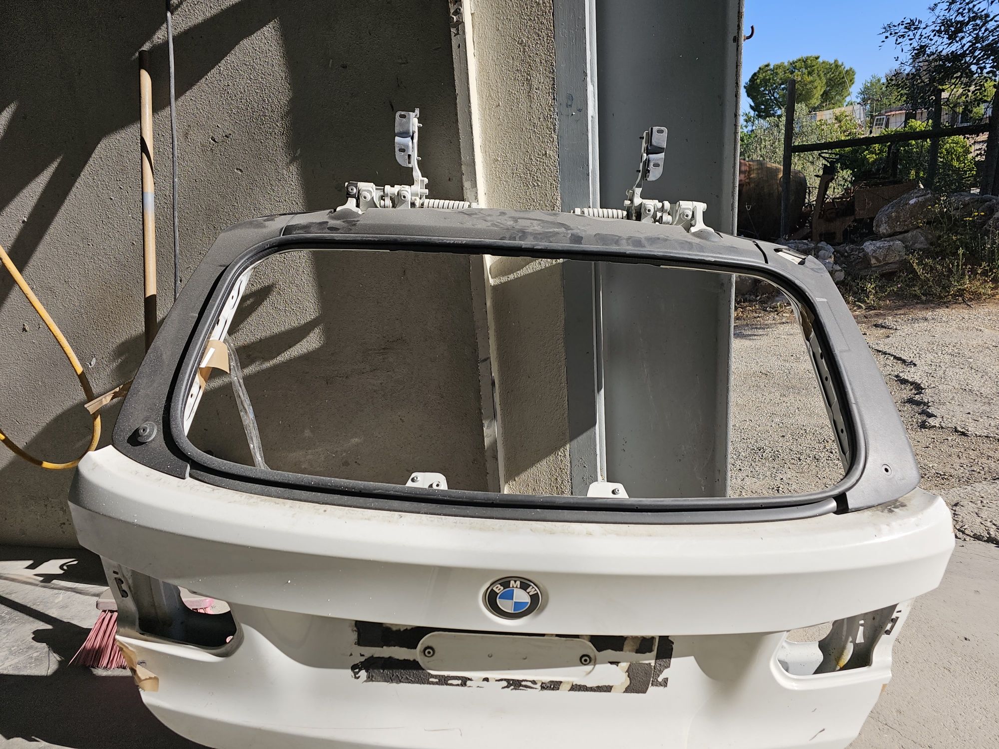 Vendo mala,  embaladeira e farol direito bmw f31