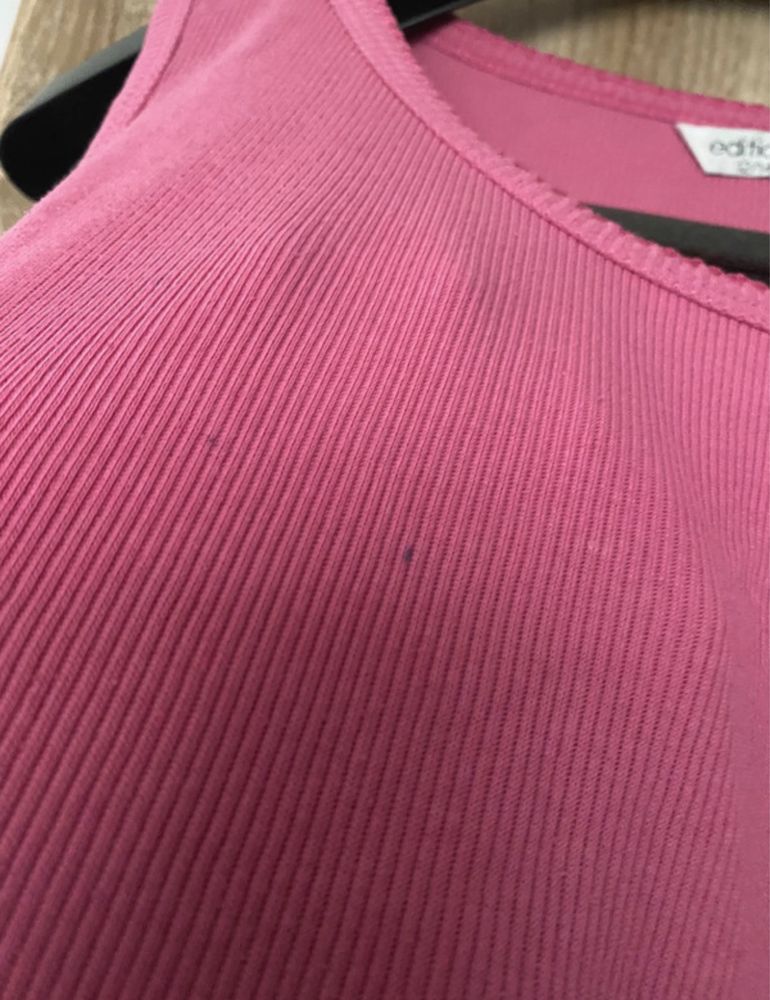 Różowa koszulka bluzka prążkowana na ramiączka
