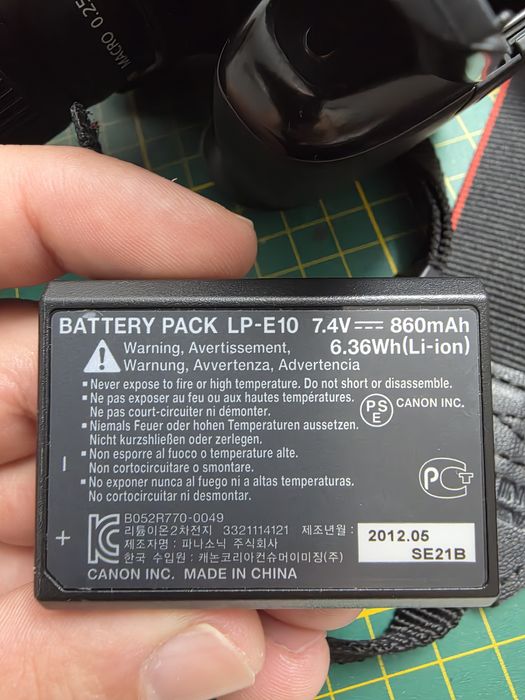 Canon EOS 1100D + bolsa + tripés