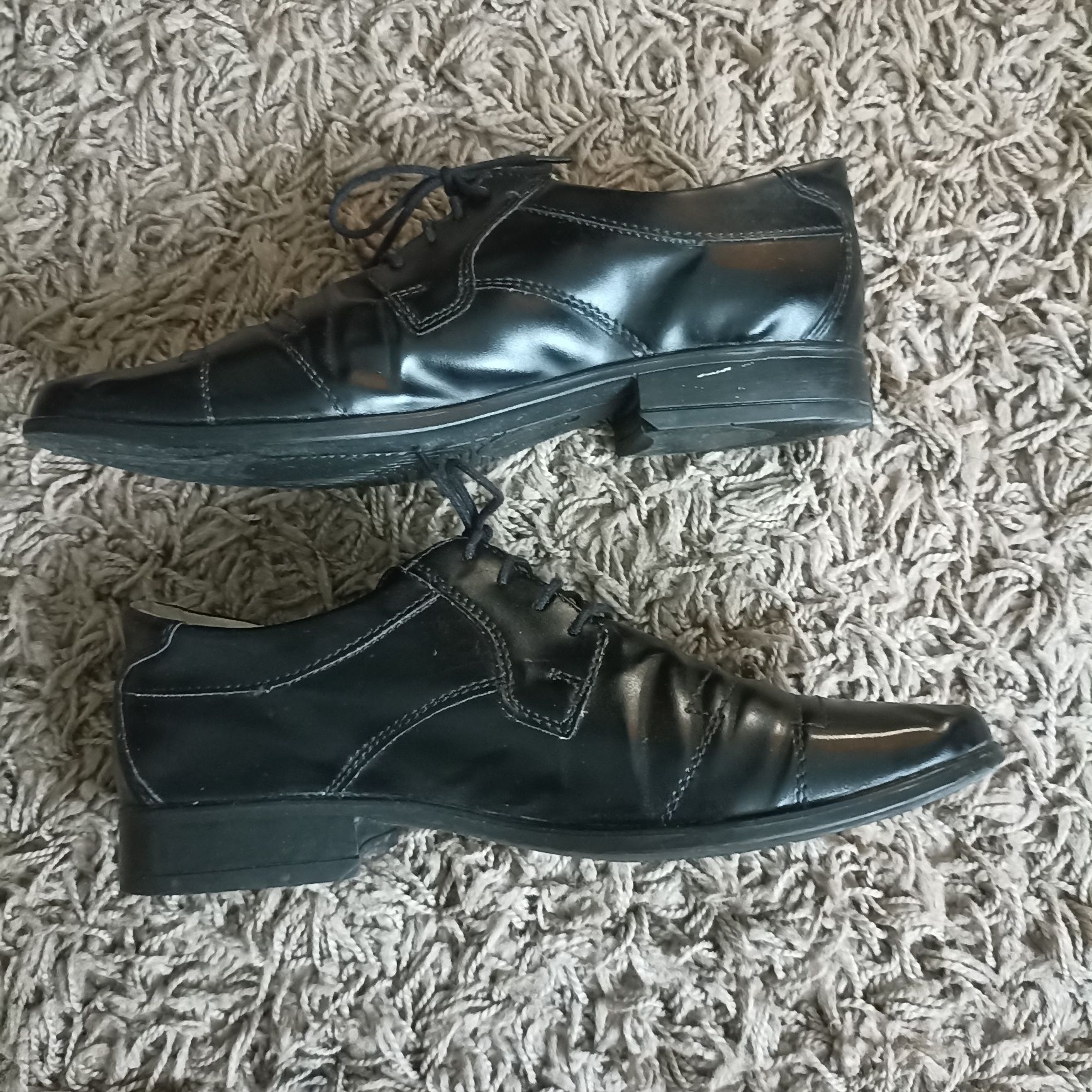 Eleganckie buty chłopięce 38