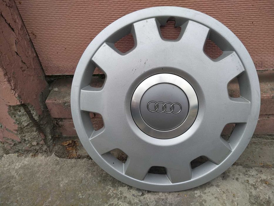 Ковпаки на Ауді R 15 (оригінал)