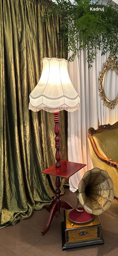 Lampka podłogowa w stylu retro