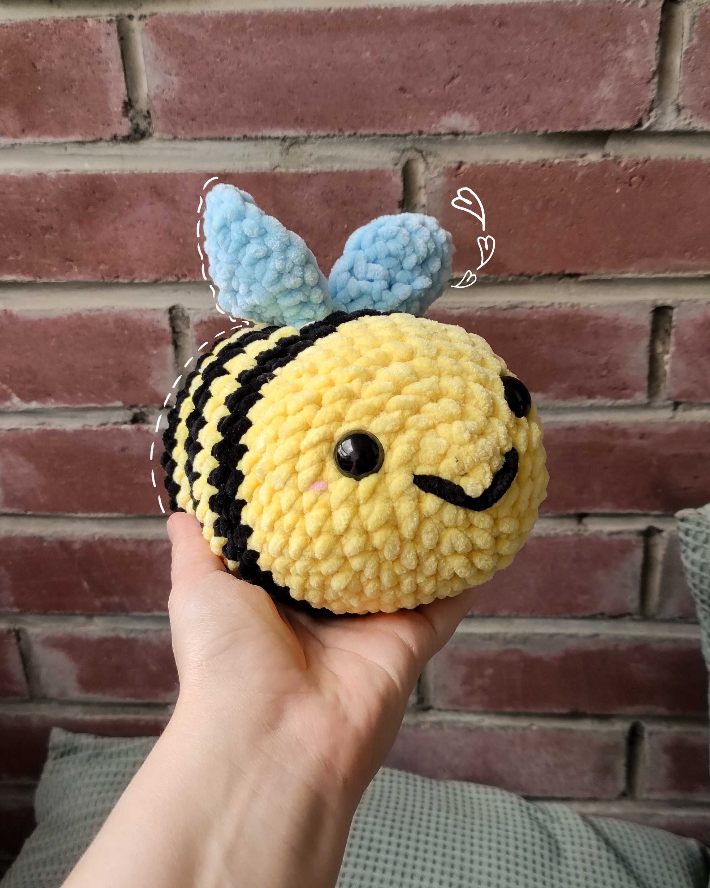 Pszczoła na szydełku amigurumi przytulanka handmade