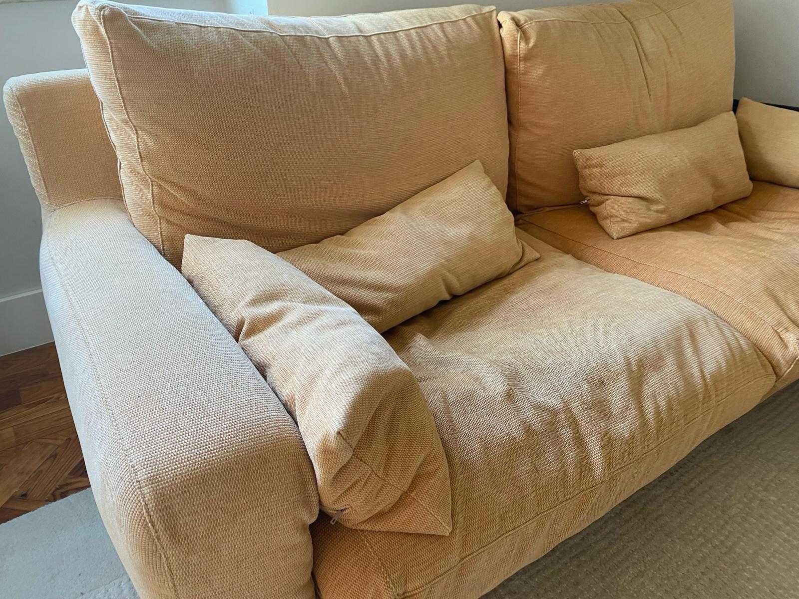 2 Sofás Confortáveis amarelo torrado para 3/4 pessoas - Preço por sofá