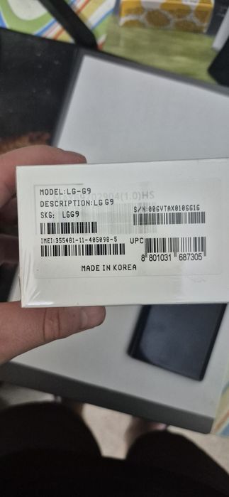 Телефон LG Velvet