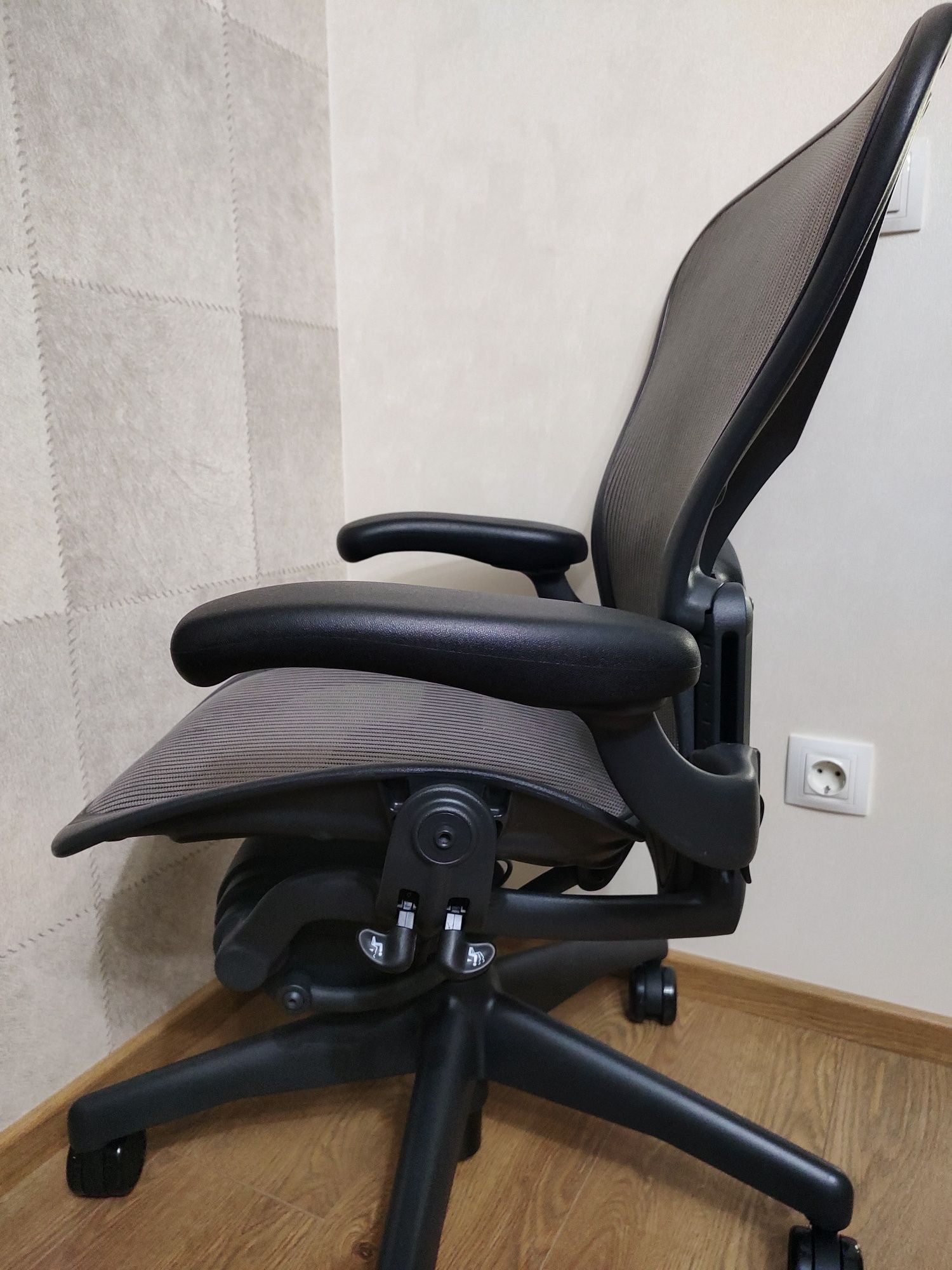 Кресло Herman Miller Aeron