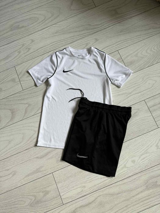 Футбольний костюм Nike Dri-Fit 137-147 см 10-12 років