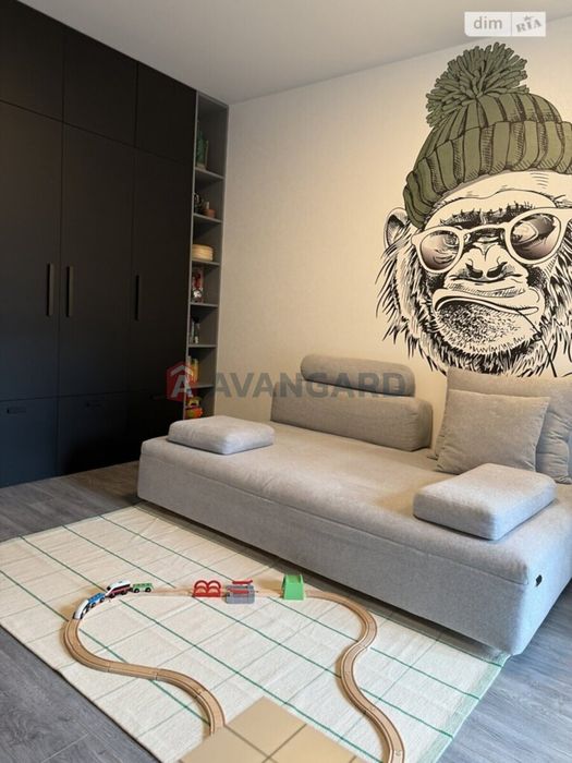 простора трьох кімнатна квартира