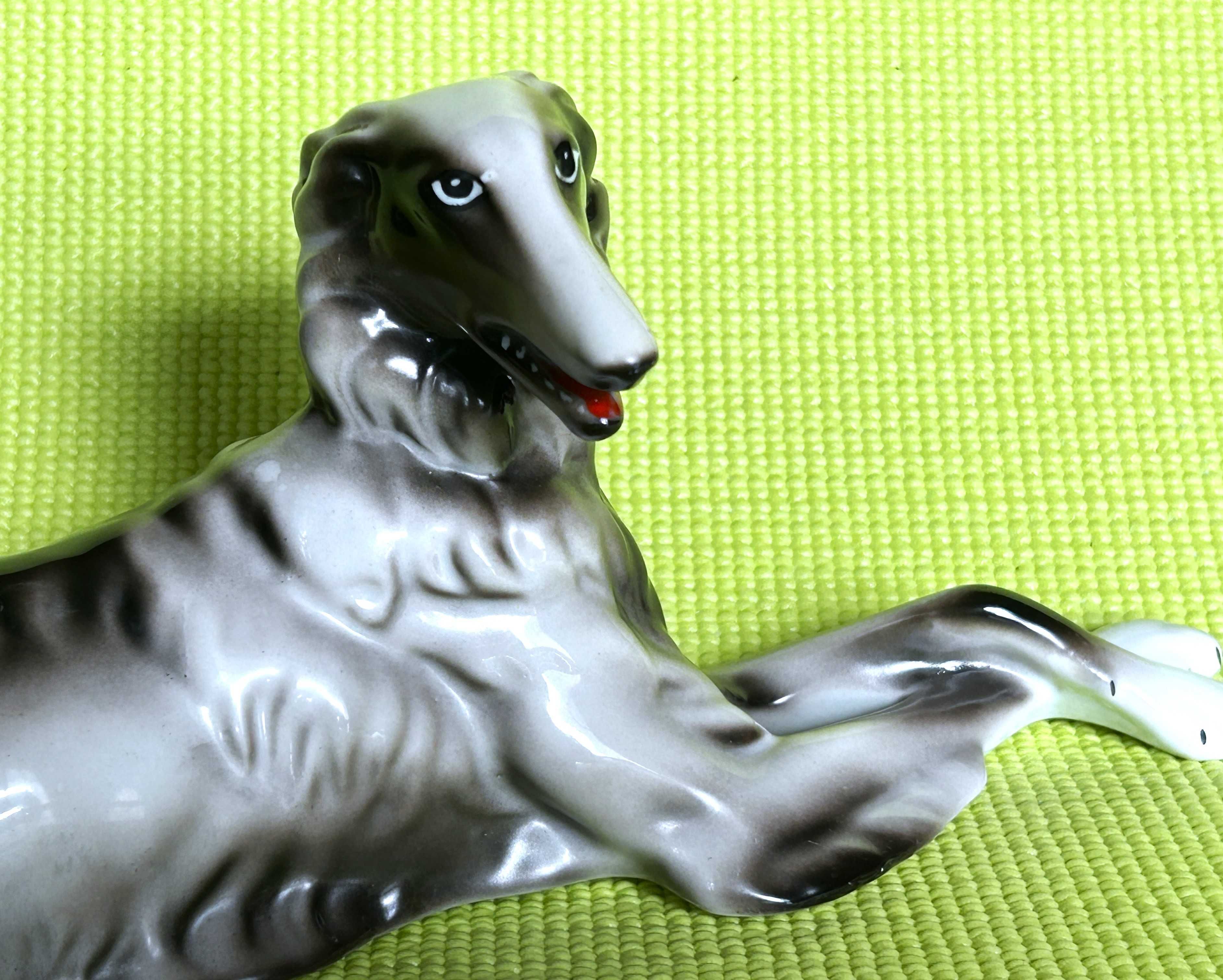 Figurka porcelanowa:”Chart Borzoj” piękny chart rosyjski, Wałbrzych