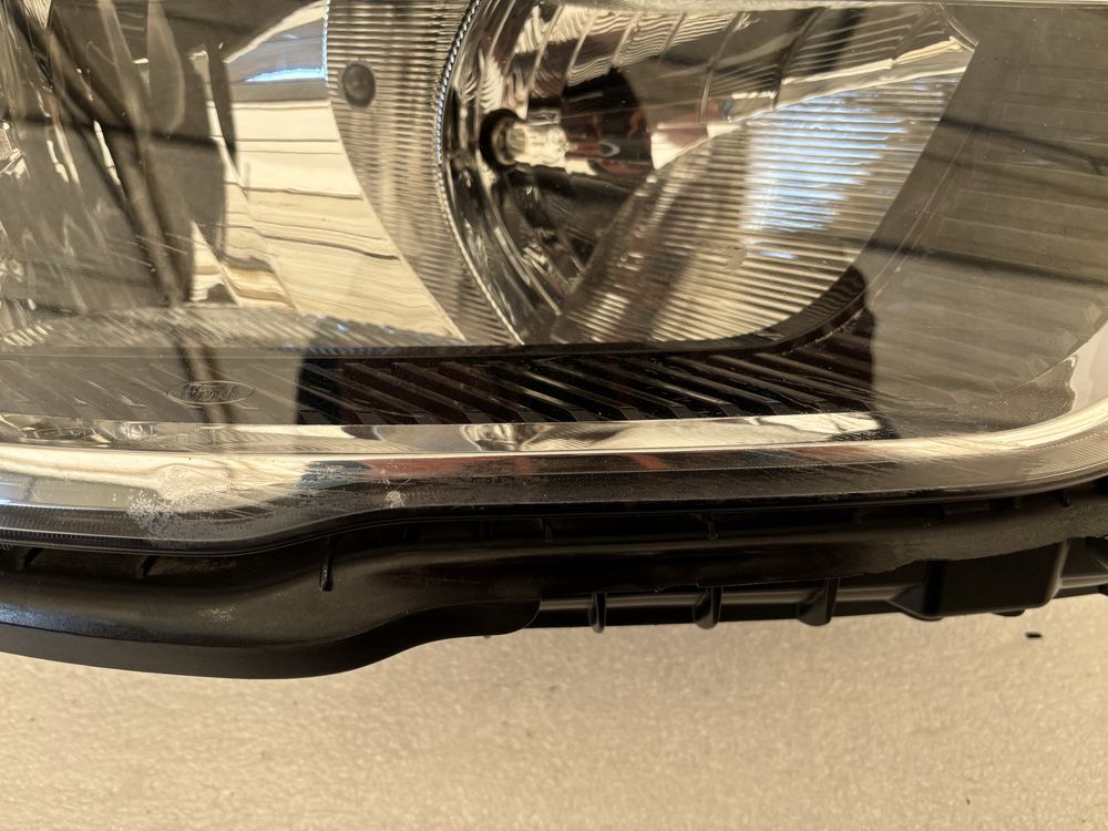 Ford Escape lift 17- lampa prawy przód prawa przednia USA